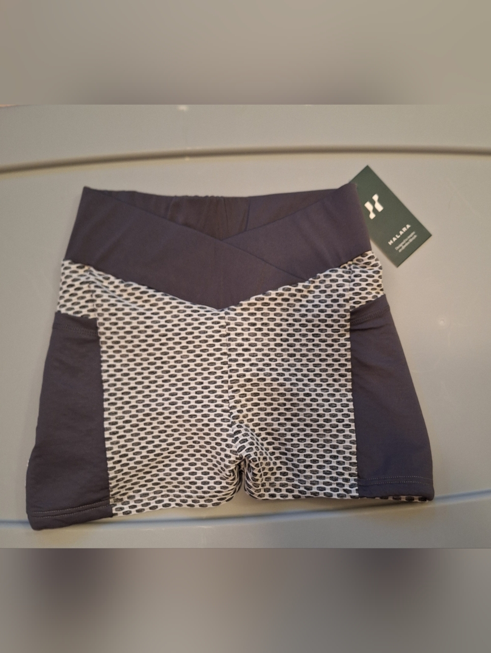 NWT Halara Scrunch Butt Lift Yoga Pants. . Sz M